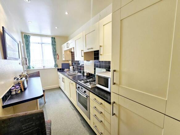 2 bed Flat for sale Image 5