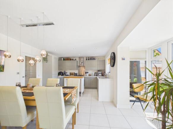 4 bed Detached for sale Image 6