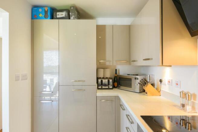 ERAUQSEHT98 - Kitchen D.jpg