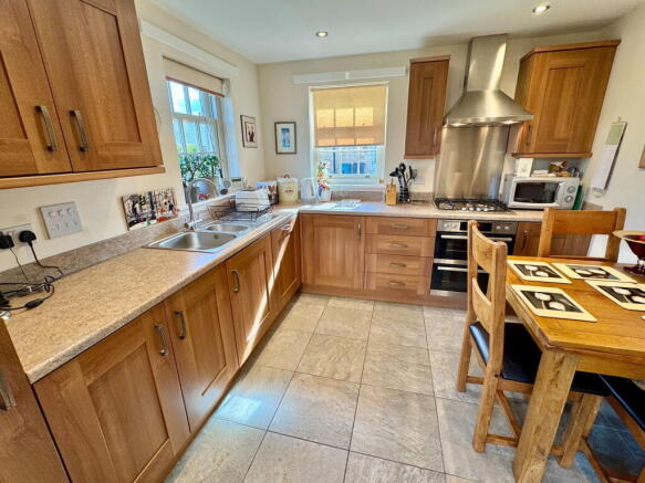 4 bed Detached for sale Image 6