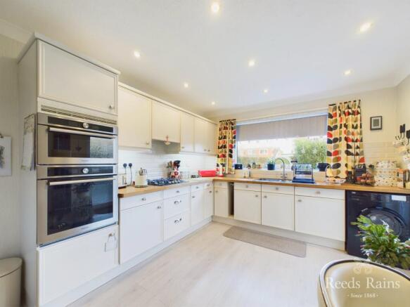 2 bed Bungalow for sale Image 6