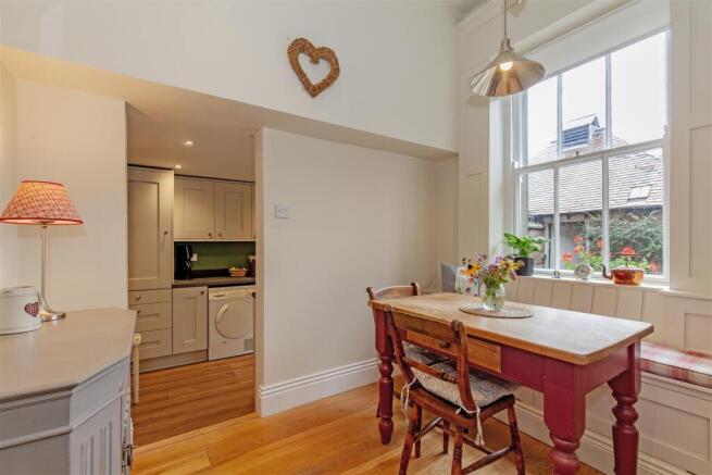 Breakfast Room-1.jpg