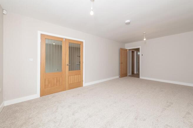 4 bed Detached for sale Image 6