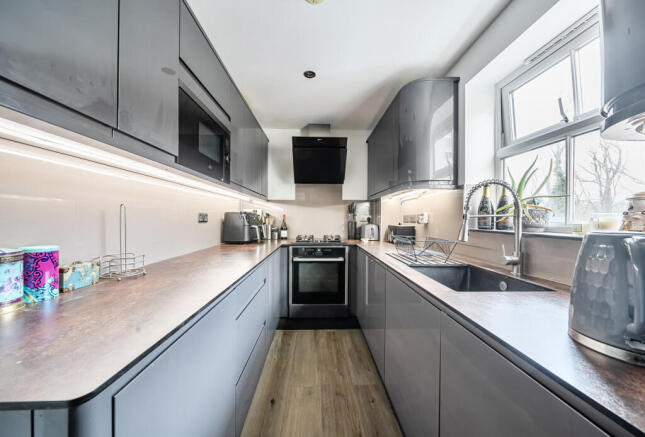 1435110-4-69ca786...