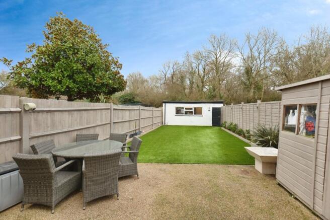 Rollesby Road, Chessington, KT9 photo 4