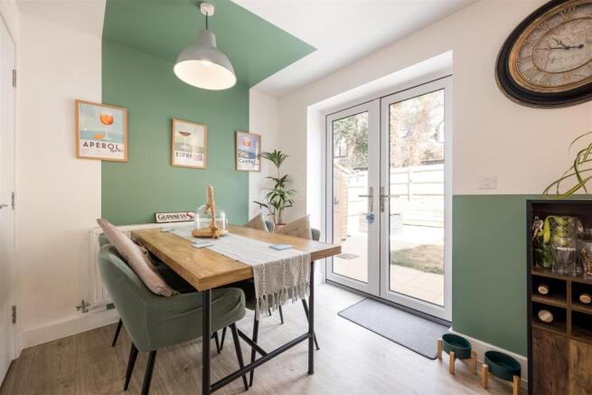 Daisy Crescent, Eynsham, Witney photo 4