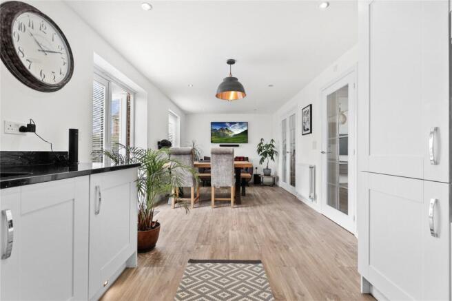4 bed Detached for sale Image 10