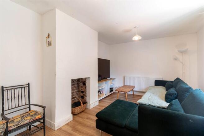 Tile Barn Row, Woolton Hill, Newbury, Hampshire, RG20 photo 4