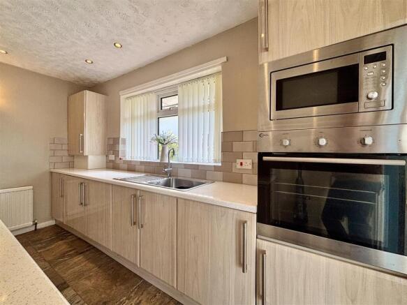 2 bed Semi-Detached Bungalow for sale Image 6