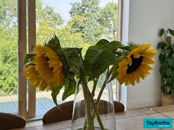 5 bed Detached for sale Image 10