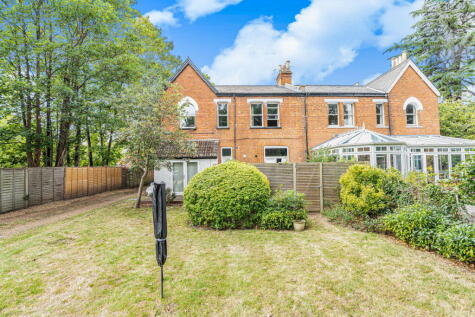 Leacroft, Staines-upon-Thames, TW18