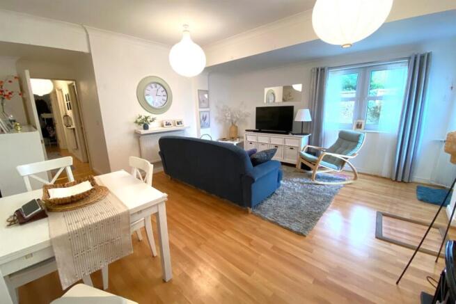 Living Room / Bedroo