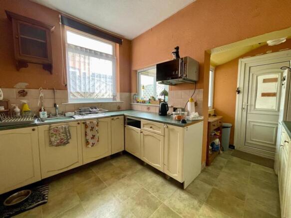 5 bed Semi-Detached for sale Image 9