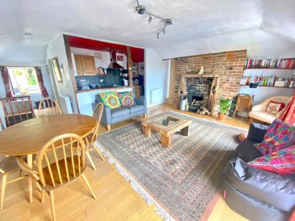 Open plan sitting ro