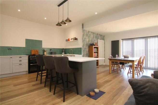4 bed Detached for sale Image 5