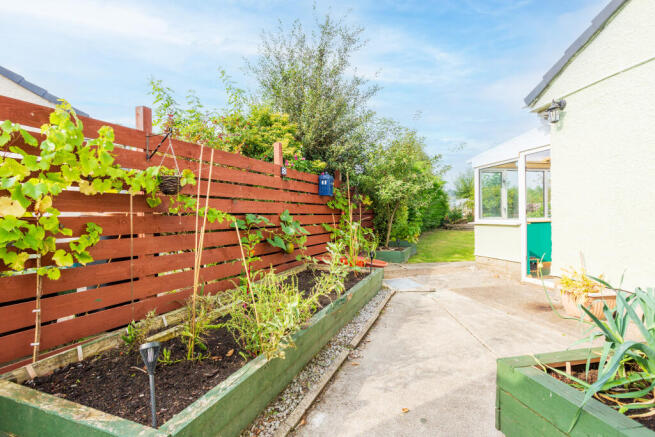 Side Garden & Conservatory