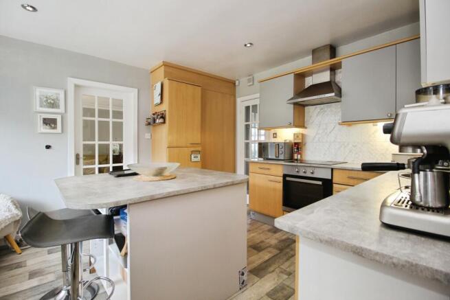5 bed Semi-Detached for sale Image 5