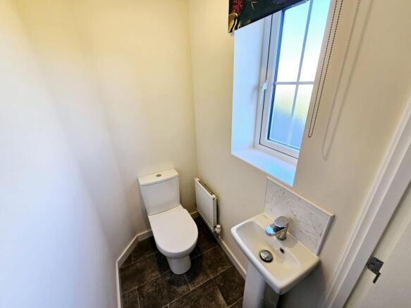 4 bed Semi-Detached for sale Image 5