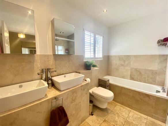 FAMILY BATHROOM