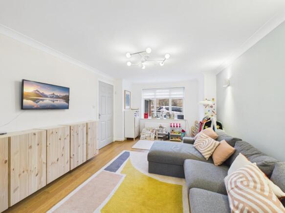 CAM04825G0-PR0303-STILL008