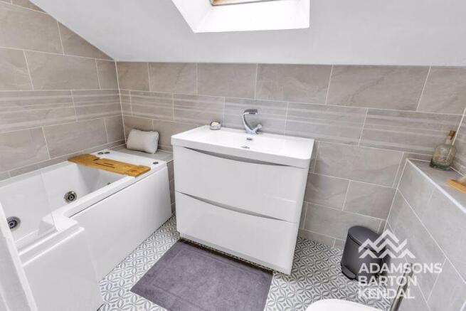 6 bed Detached for sale Image 12