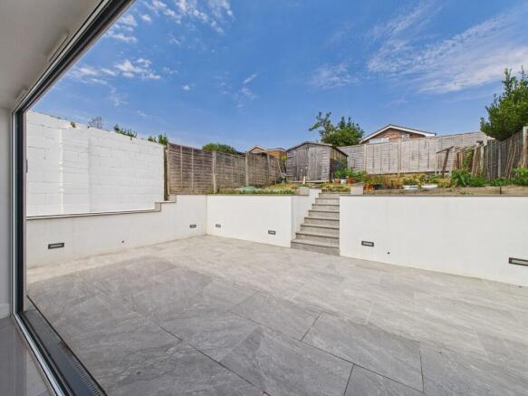 Bi-folds onto cou...