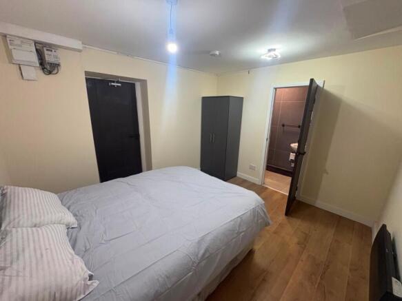 1 bed House of Multiple Occupation to rent Image 5