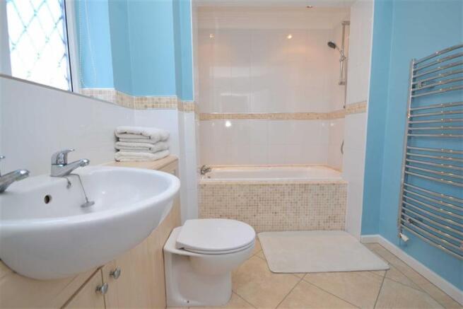 FAMILY BATHROOM