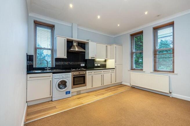 2 bed Apartment to rent Image 5