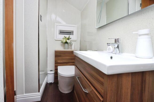 4 bed Semi-Detached for sale Image 11