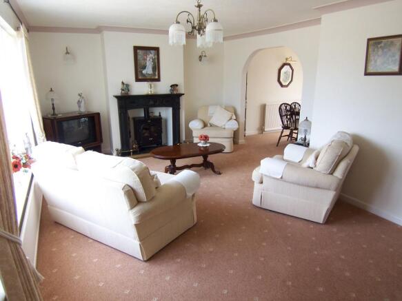 LOUNGE AREA