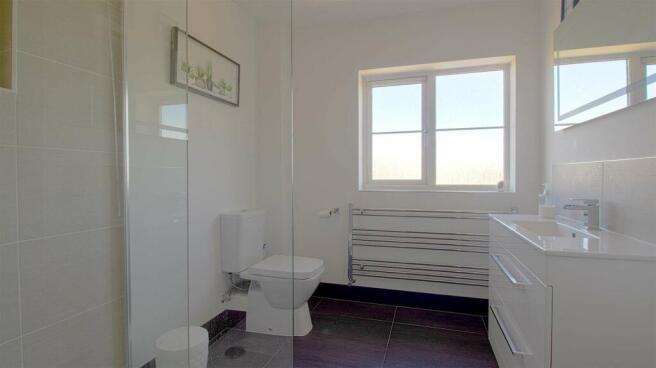 Ensuite to Bed 1