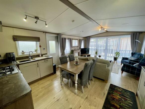 Open Aspect Lounge / Kitchen Area