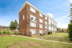 45, Victor Walk, Hornchurch RM12 4XG