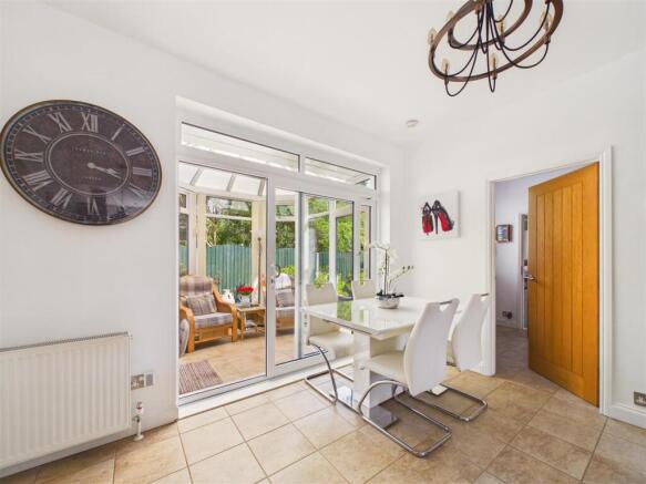 4 bed Detached Bungalow for sale Image 9