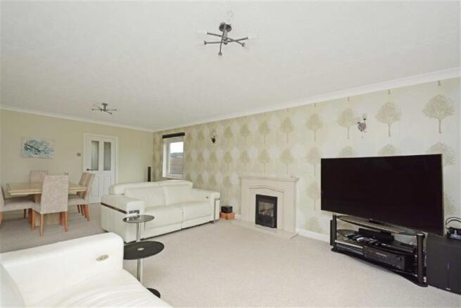 LIVING/DINING ROOM