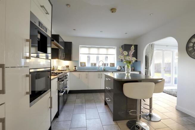 Kitchen2.jpg