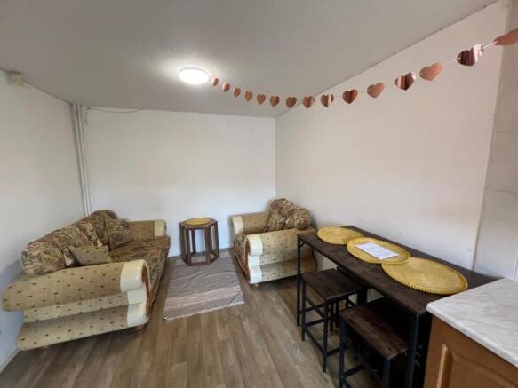4 bed Terraced to rent Image 7
