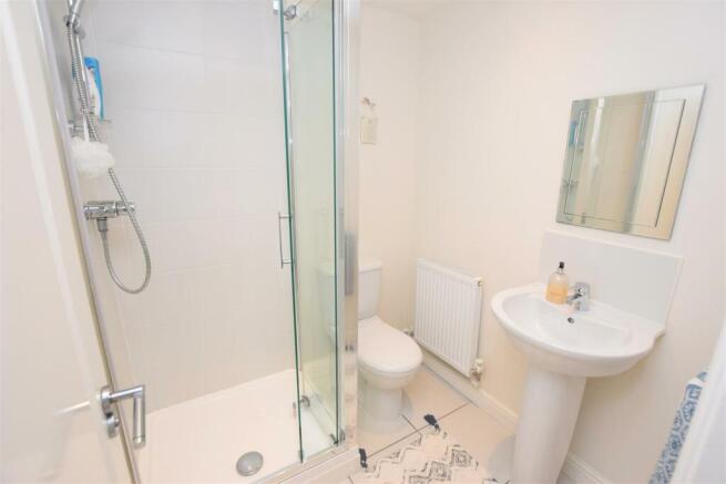 Bed 1 En Suite.JPG