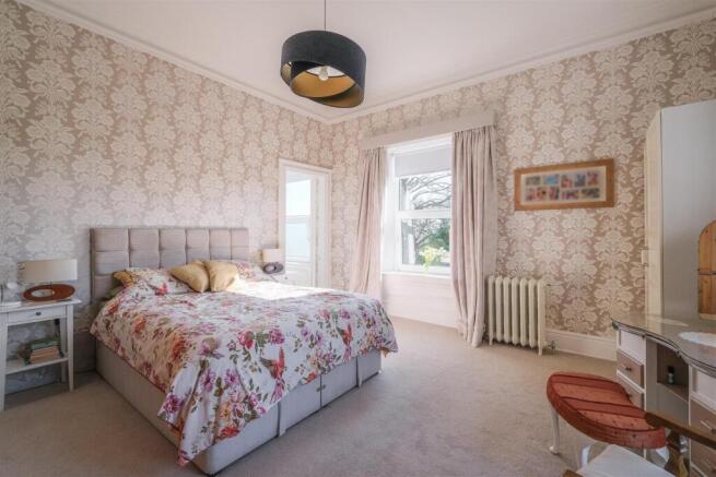 5 bed Terraced for sale Image 7