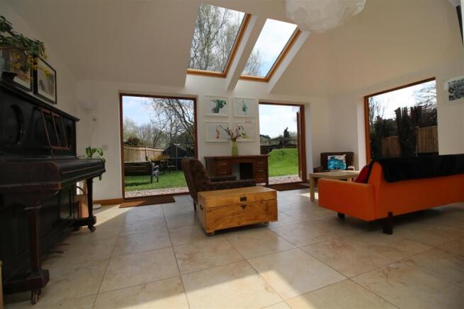 Open Plan Kitchen/Lounge Area