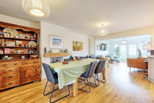 IMG_1621_2_3_easyHDR-interior3.jpg