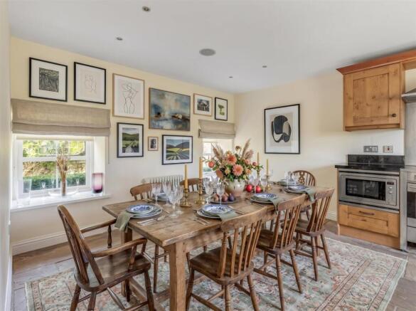 4 bed House for sale Image 5