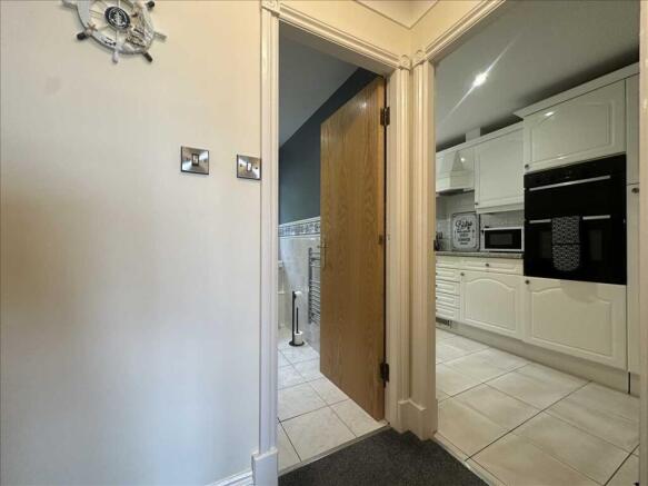 2 bed Flat for sale Image 11