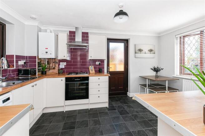 3 bed Detached for sale Image 10