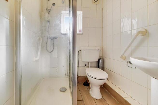 12_Shower Room 2-0.jpg