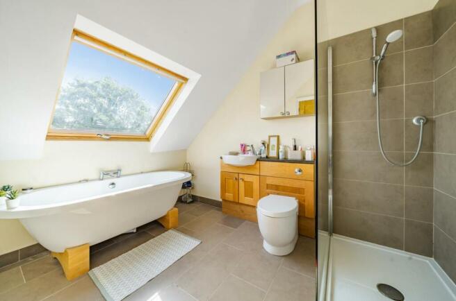 bathroom 2.jpg