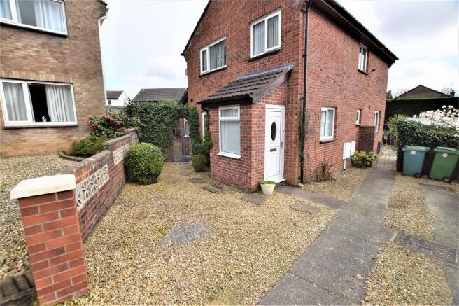 Entrance & Front Garden