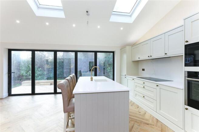 4 bed Detached for sale Image 7
