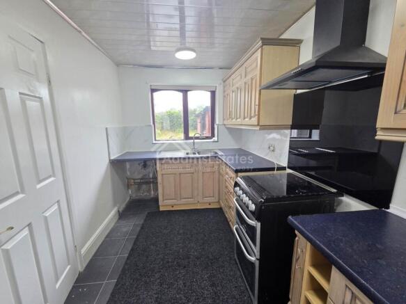 2 bed Semi-Detached to rent Image 5